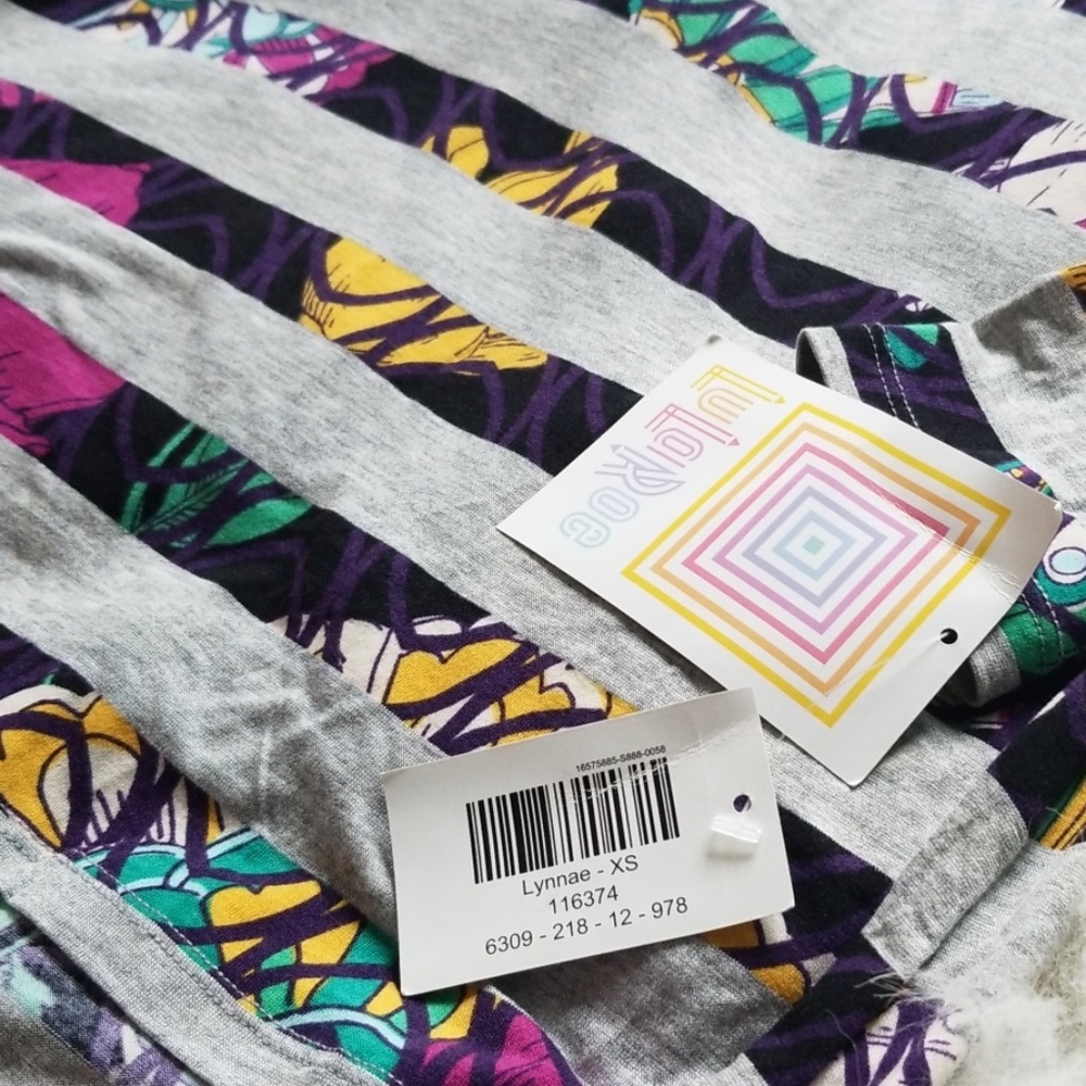 LulaRoe LYNNAE TOP XS - Picture 2 of 3